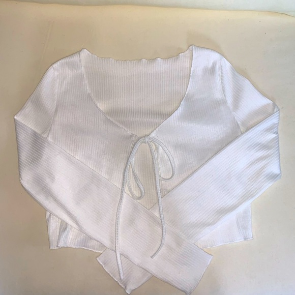 Forever 21 Tops - 🔆 Trendy white ribbed tie front top